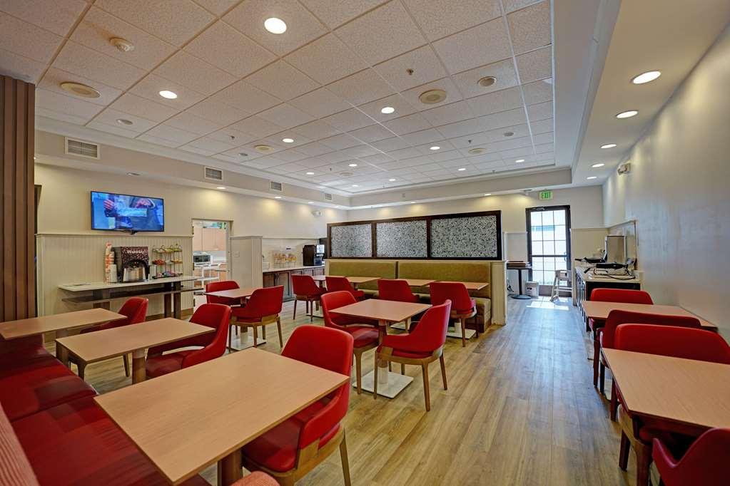 فندق أجنحة كومفورت West Ocean City المطعم الصورة